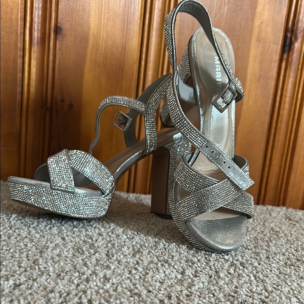 Maripé Silver Rhinestone Platform Heels